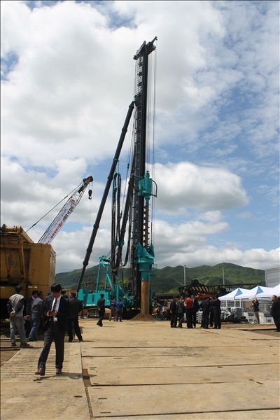 来自中国的你——米兰网址智能强力多功能钻机精彩亮相韩国