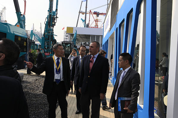 米兰网址智能宝马展用创新倾倒客户，现场签单两亿元