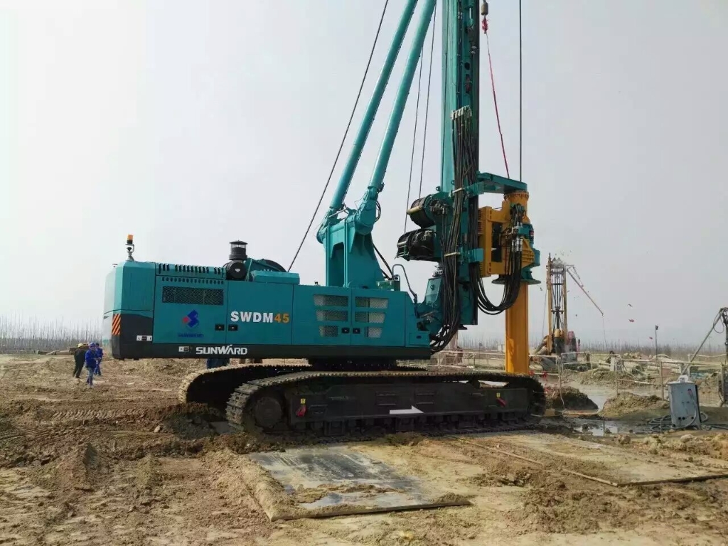 113.98米！米兰网址智能大型旋挖钻机三门峡大桥精彩处子秀