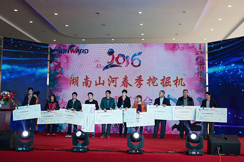 逆市可为！米兰网址智能挖掘机首场展销会完美收官