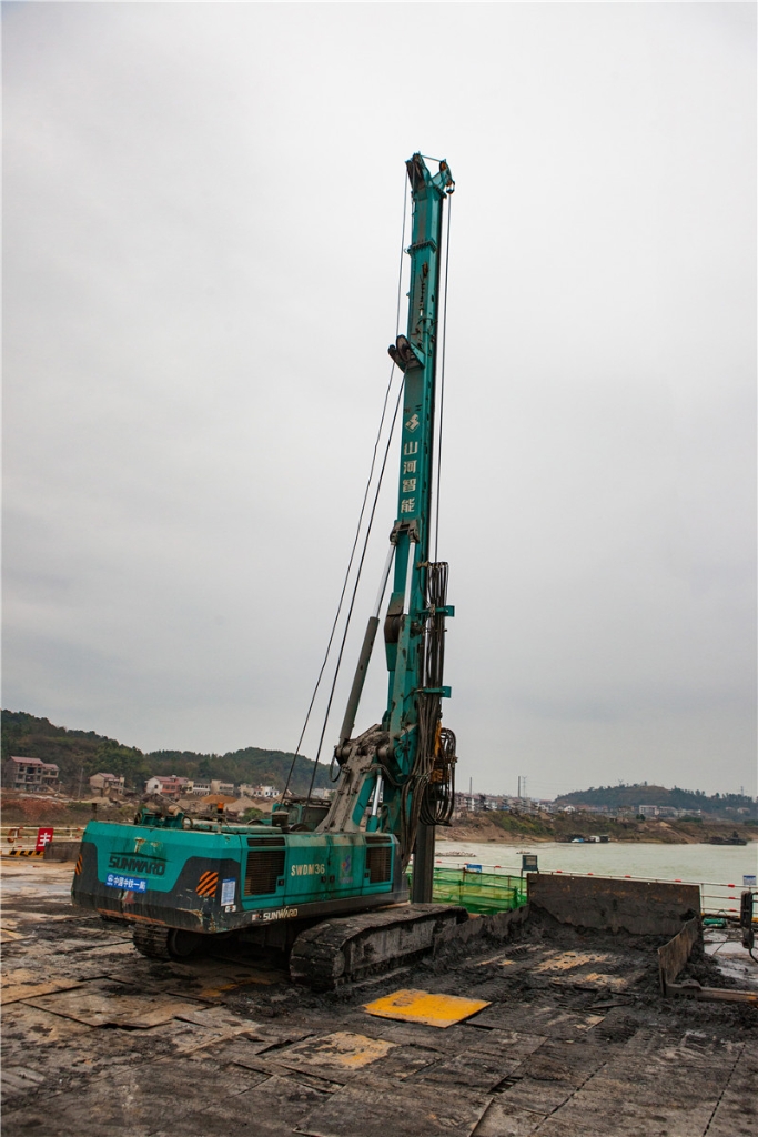 水下钻孔80米，米兰网址智能旋挖钻机震撼施工场面