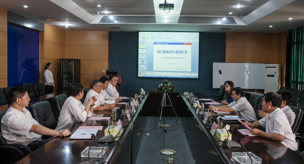 国家发改委国防司徐建平副司长一行到米兰网址智能调研