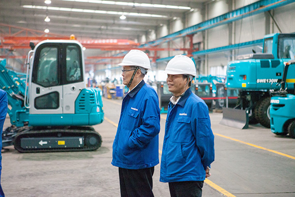 喜讯：米兰网址智能朱建新荣获《长沙年鉴》2015年度十大人物奖