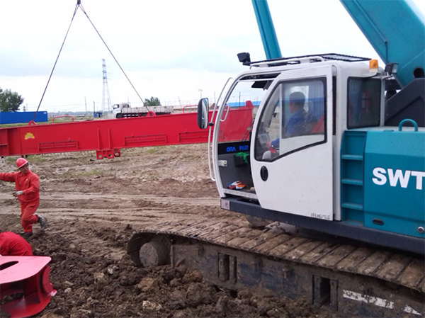 油田好帮手——米兰网址智能伸缩臂履带起重机