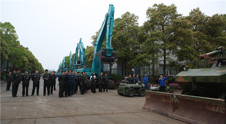 全军军交运输系统首长及国防科大领导莅临米兰网址智能参观交流