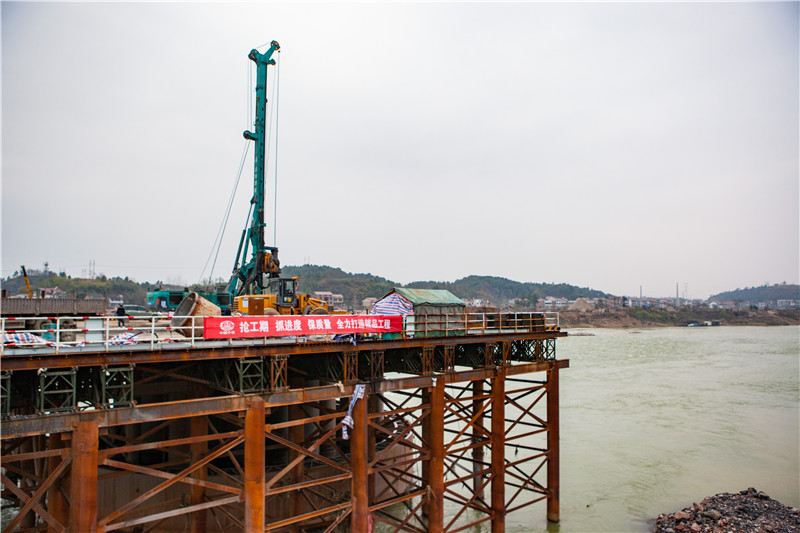 水下钻孔80米，米兰网址智能旋挖钻机震撼施工场面