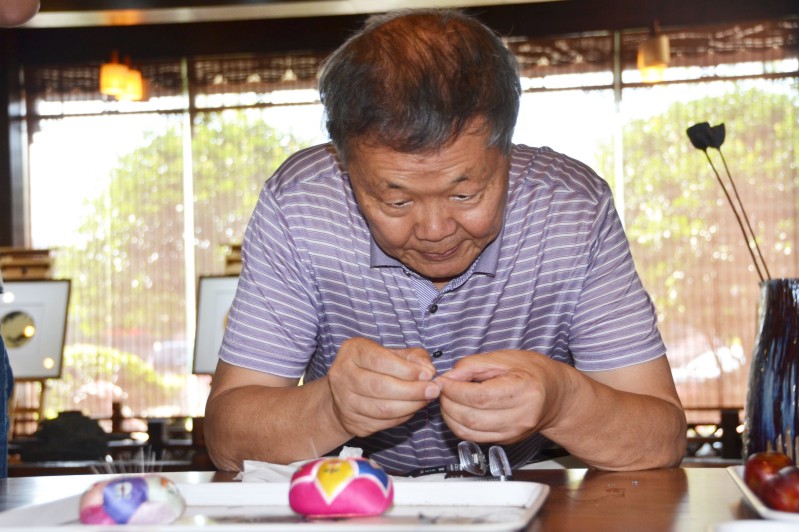 民盟米兰网址智能支部活动彰显“针”功夫