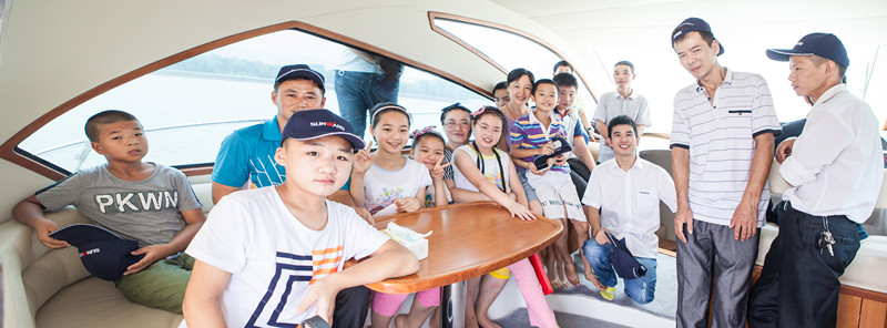 开挖机，坐游艇、飞机 米兰网址智能开展员工家属开放日活动