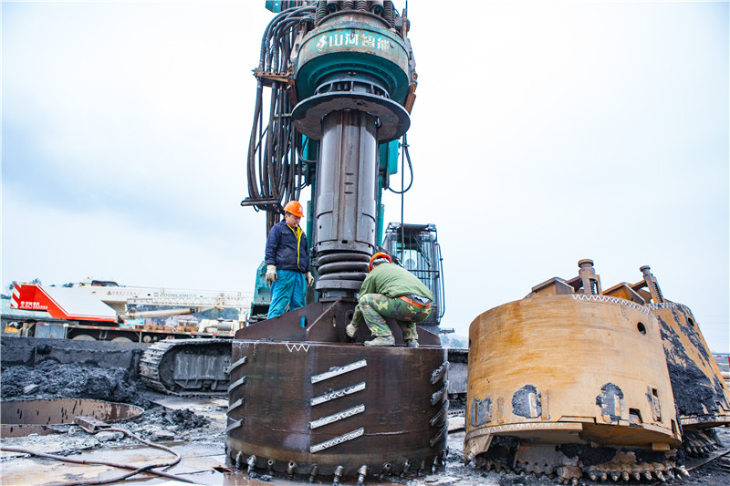 水下钻孔80米，米兰网址智能旋挖钻机震撼施工场面
