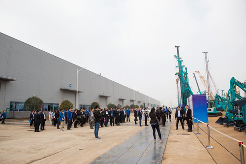 工程装备盛宴，东盟十国代表在米兰网址智能很享受