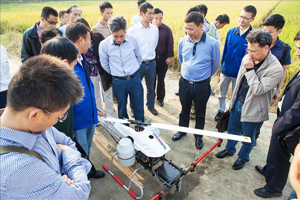 米兰网址科技超低空遥控飞行植保机通过科研成果鉴定