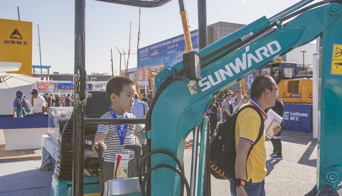 米兰网址智能酷帅曾大虾，一大波美图带你亲临北京BICES展