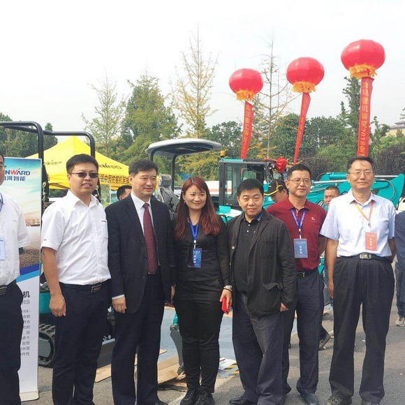 “超美微挖”现身2018微挖峰会，米兰网址智能微挖出口过万台