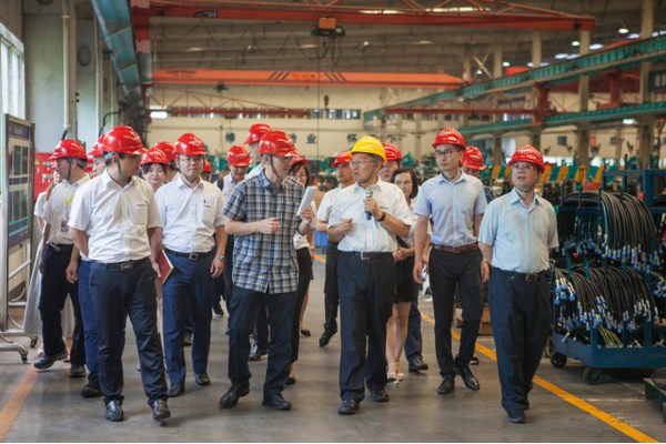 商务部合作司刘民强副司长一行调研米兰网址智能