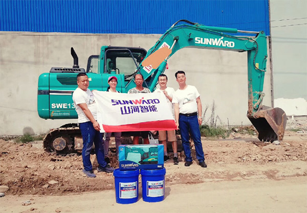 到了市场一线才知道，米兰网址挖机客户都是铁杆粉丝