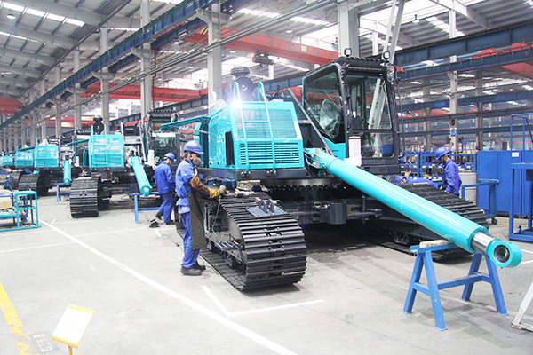 开启工程机械之都体验之旅，中外媒体观摩团到访米兰网址智能