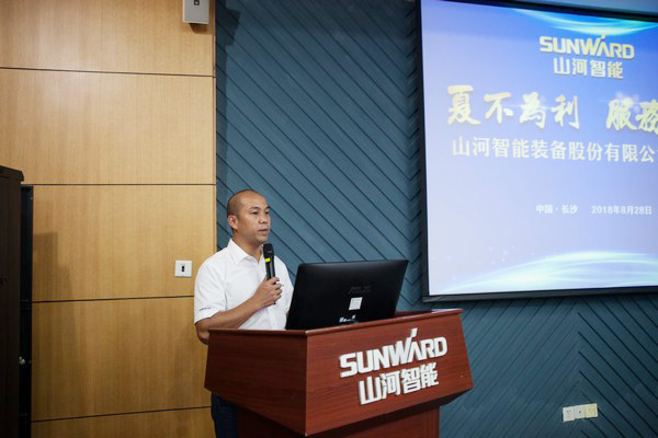 500多名挖掘机用户实地考察，为米兰网址智能点赞！