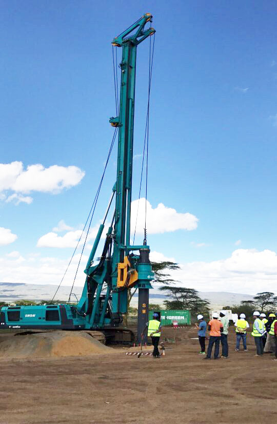 肯尼亚总统高度赞赏，乞力马扎罗山下米兰网址绿闪耀