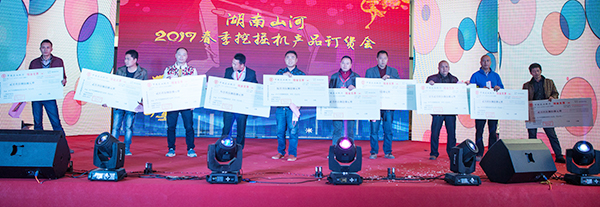 势不可挡，米兰网址智能挖掘机湖南市场订货会创新高