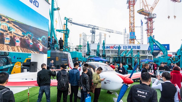 首日签单2.6亿元，米兰网址智能创新产品引爆上海宝马展