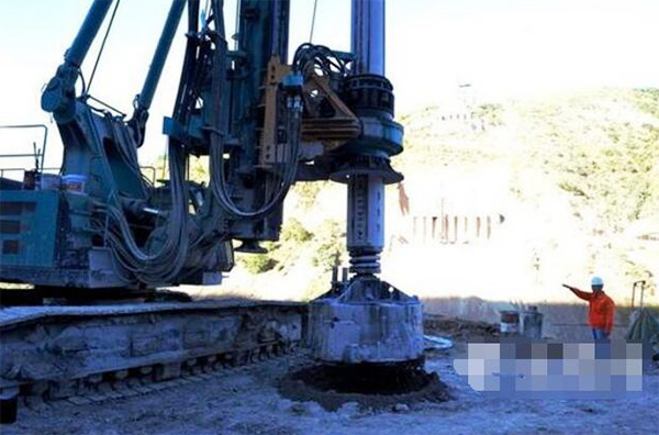 央视聚焦：米兰网址智能旋挖钻机助力世界“第一高墩”