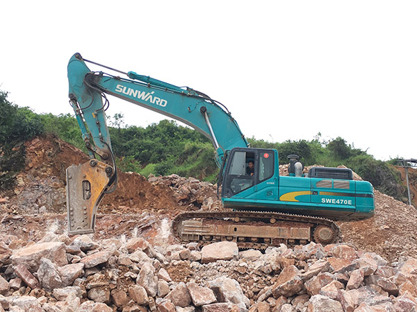 看石场风云如何演绎？米兰网址智能矿山战神SWE470E大型挖掘机一锤定音！