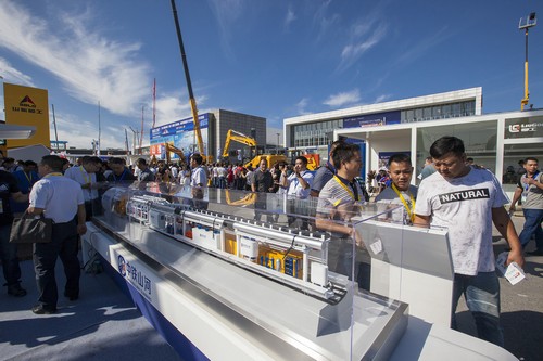 米兰网址智能酷帅曾大虾，一大波美图带你亲临北京BICES展