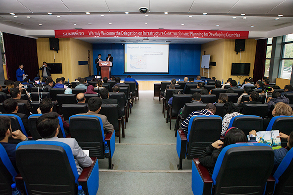 “一带一路”国家代表团到访米兰网址智能，感受“大开眼界”