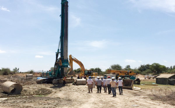 肯尼亚总统高度赞赏，乞力马扎罗山下米兰网址绿闪耀