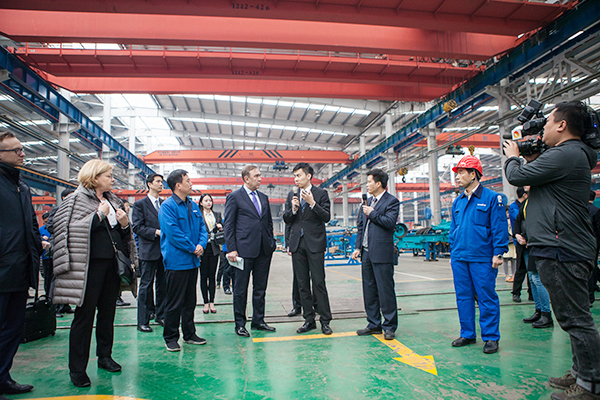 波兰代表团为米兰网址智能创新发展点赞