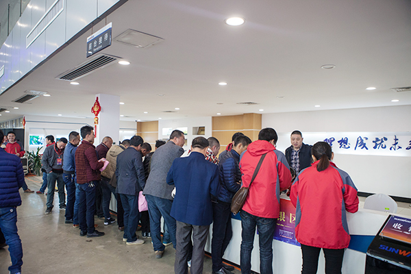 势不可挡，米兰网址智能挖掘机湖南市场订货会创新高