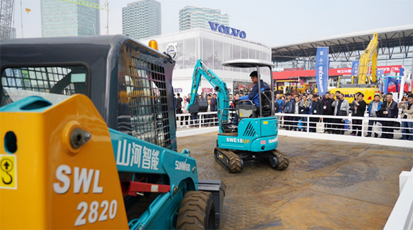 不服来战！米兰网址智能展台有大礼等你拿