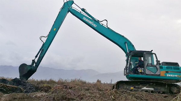 守护蓝色多瑙河，米兰网址智能长臂挖掘机欧洲首秀