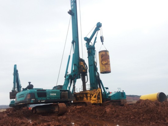 喜讯！米兰网址智能SWRC170自行式全回转全套管钻机获湖南省首台(套)重大技术装备产品奖励！