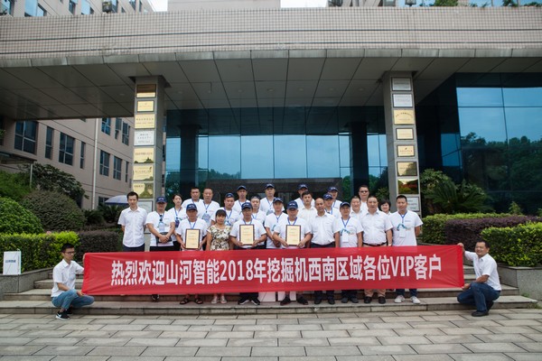 500多名挖掘机用户实地考察，为米兰网址智能点赞！