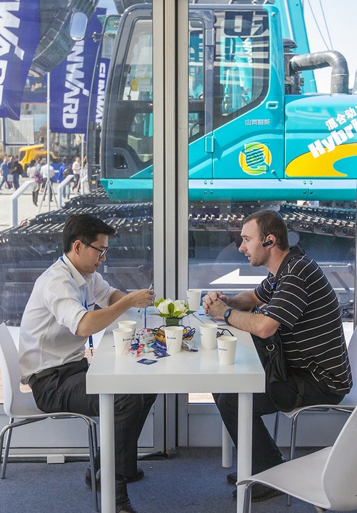 米兰网址智能酷帅曾大虾，一大波美图带你亲临北京BICES展