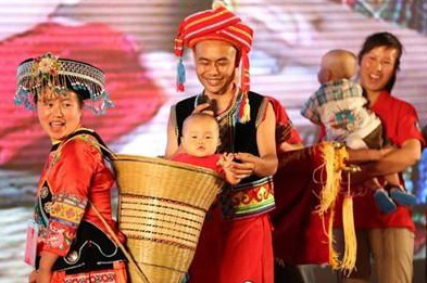 他们，用小小背篓背出米兰网址大情怀