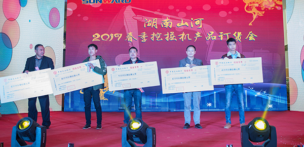 势不可挡，米兰网址智能挖掘机湖南市场订货会创新高