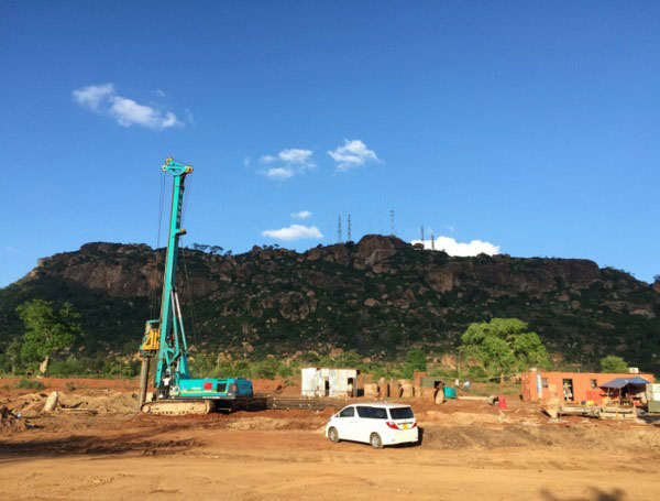 肯尼亚总统高度赞赏，乞力马扎罗山下米兰网址绿闪耀