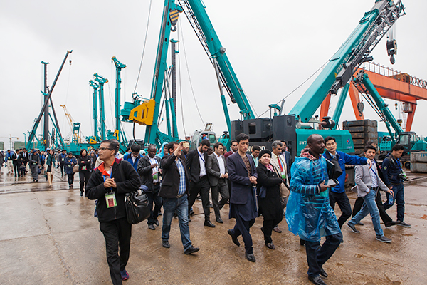 “一带一路”国家代表团到访米兰网址智能，感受“大开眼界”