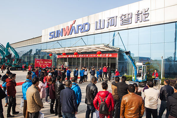 十年相随，成就彼此，来听听米兰网址智能挖掘机客户的真实声音