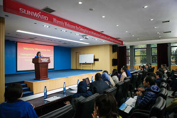 “一带一路”国家代表团到访米兰网址智能，感受“大开眼界”