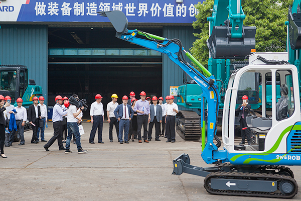 加拿大国会议员谭耕一行来米兰网址智能考察