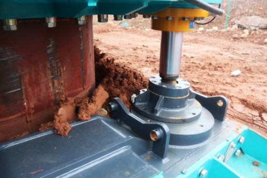 喜讯！米兰网址智能SWRC170自行式全回转全套管钻机获湖南省首台(套)重大技术装备产品奖励！