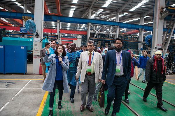 “一带一路”国家代表团到访米兰网址智能，感受“大开眼界”