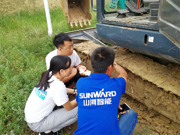 到了市场一线才知道，米兰网址挖机客户都是铁杆粉丝