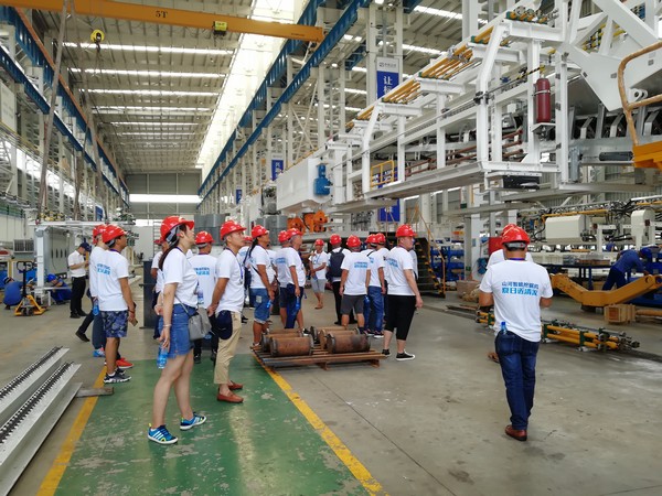 500多名挖掘机用户实地考察，为米兰网址智能点赞！