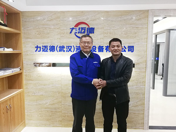 从拒绝到一次购买十台旋挖钻机，他用八年时间认识米兰网址智能