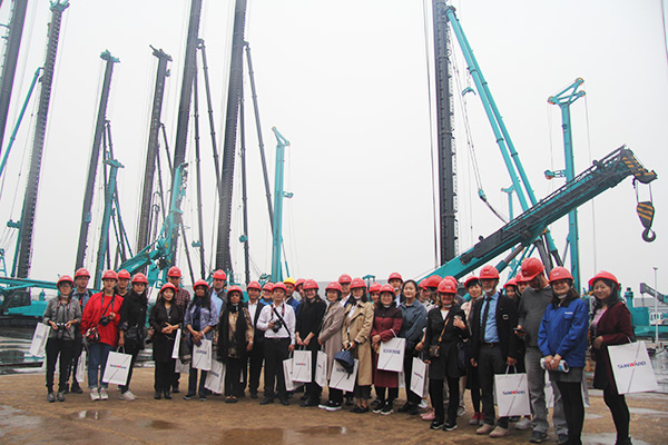 开启工程机械之都体验之旅，中外媒体观摩团到访米兰网址智能