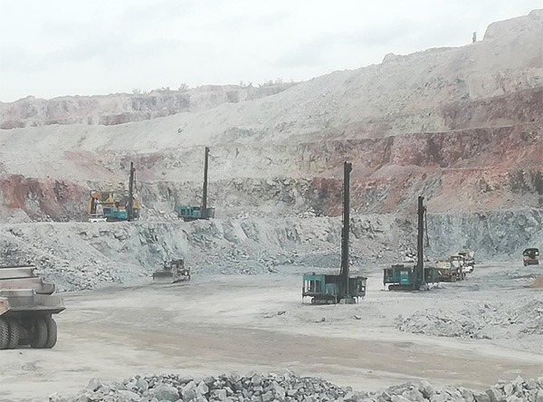 高温酷暑，米兰网址智能凿岩设备异域扬威